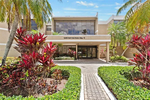 $2,250 | 16400 Golf Club Road, Unit 104, Weston, FL 33326