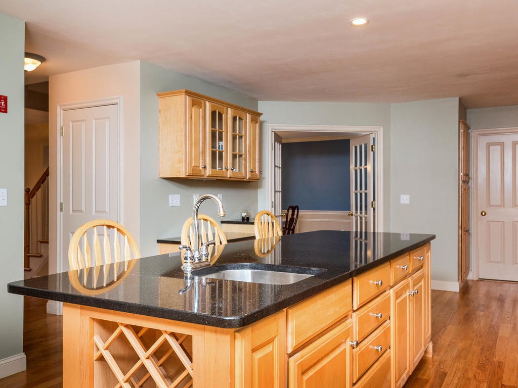 137 Daniels Road Rowley, MA 01969 - Photo 3 of 27 Gallery Image 3
