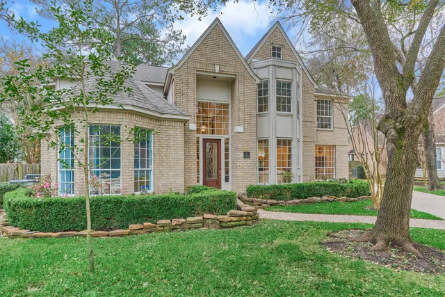 $1,075,000 | 6 Meadow Cove Drive, The Woodlands, TX 77381