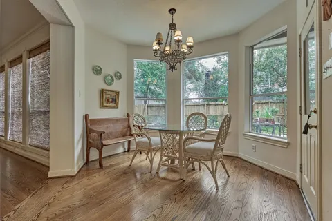 $1,075,000 | 6 Meadow Cove Drive, The Woodlands, TX 77381