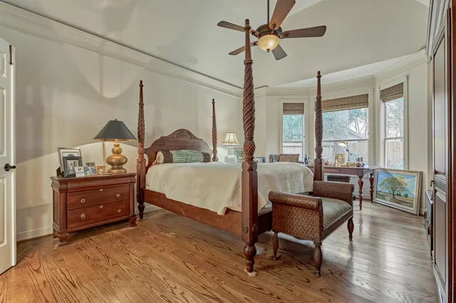 $1,075,000 | 6 Meadow Cove Drive, The Woodlands, TX 77381