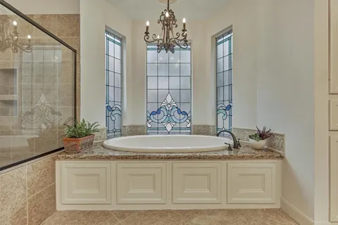 $1,075,000 | 6 Meadow Cove Drive, The Woodlands, TX 77381