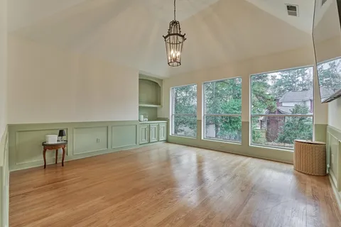 $1,075,000 | 6 Meadow Cove Drive, The Woodlands, TX 77381