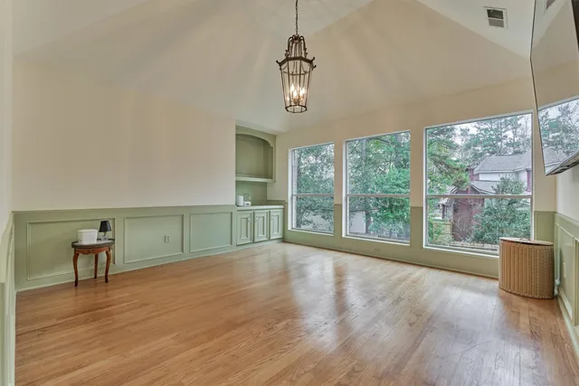 $1,075,000 | 6 Meadow Cove Drive, The Woodlands, TX 77381