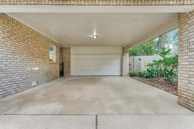 $1,075,000 | 6 Meadow Cove Drive, The Woodlands, TX 77381