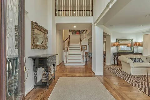 $1,075,000 | 6 Meadow Cove Drive, The Woodlands, TX 77381