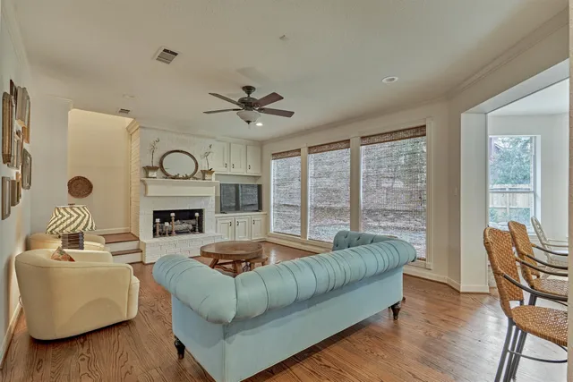 $1,075,000 | 6 Meadow Cove Drive, The Woodlands, TX 77381