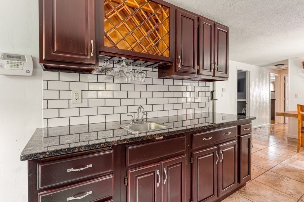 22 Pecousic Street Springfield, MA 01108 - Photo 6 of 18