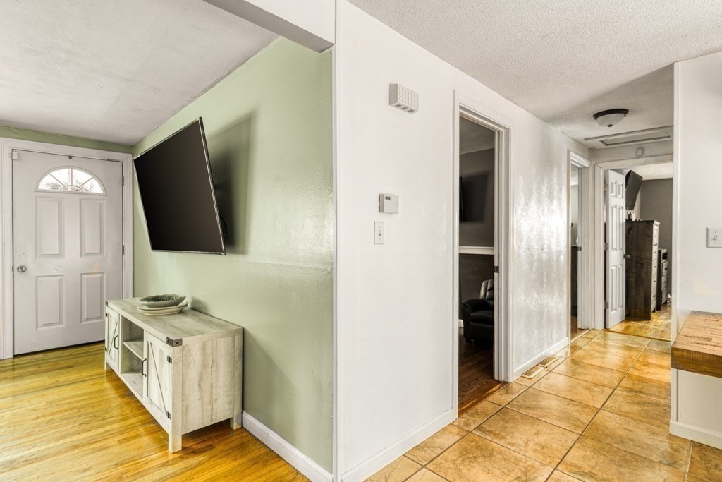 22 Pecousic Street Springfield, MA 01108 - Photo 10 of 18