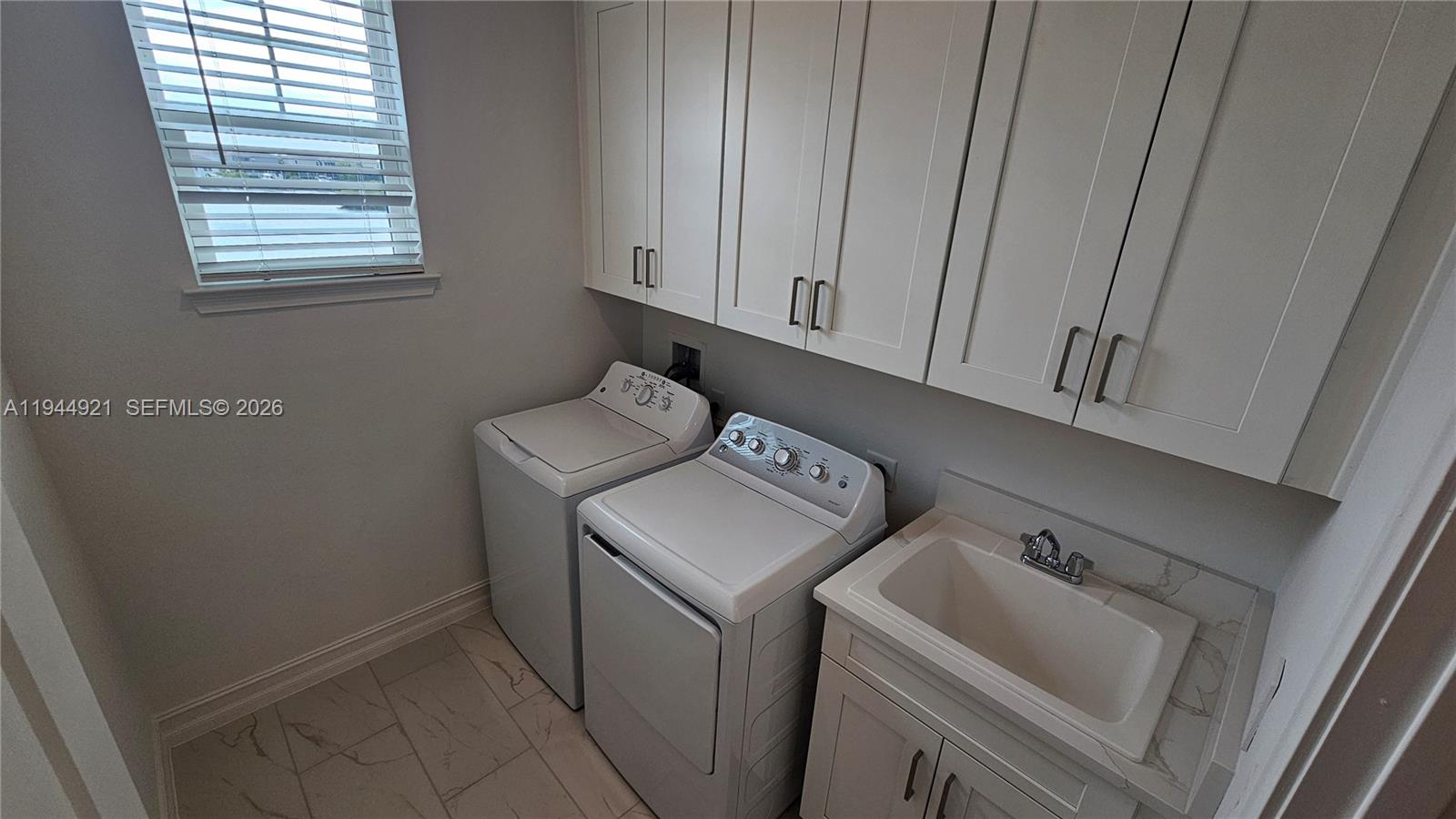 1112 Seagrape Drive Ruskin, FL 33570 - Photo 7 of 18 a utility room with dryer and washer