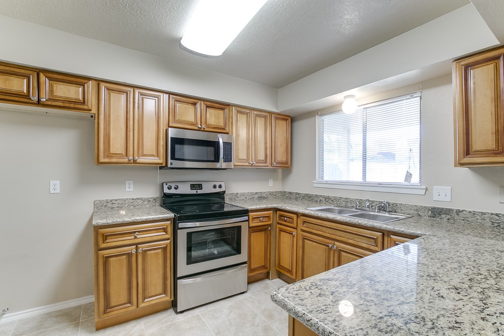 18822 Twigsworth Lane Humble, TX 77346 - Photo 4 of 15