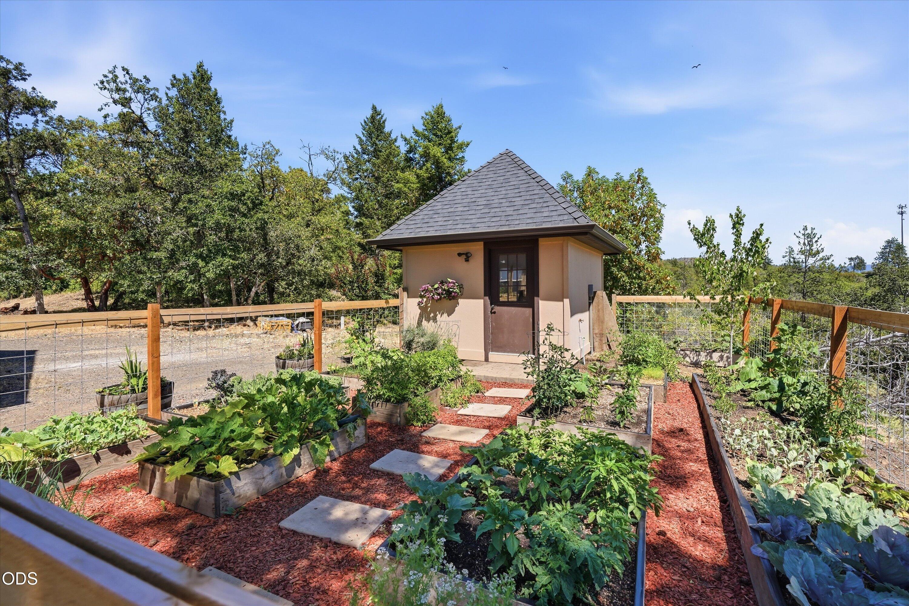 15202 Richards Way Eagle Point, OR 97524 - Photo 119 of 129