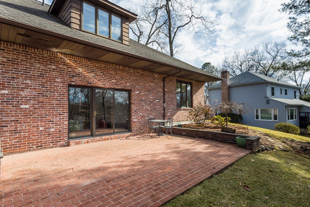 53 Bretton Road West Springfield, MA 01089 - Photo 3 of 30 Gallery Image 3