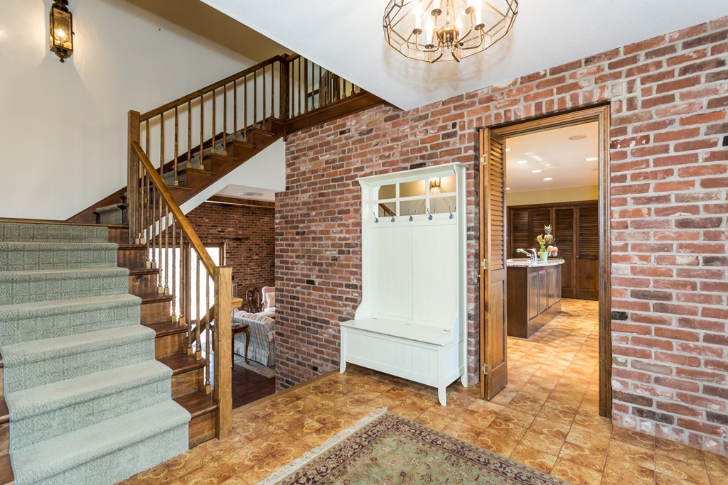53 Bretton Road West Springfield, MA 01089 - Photo 5 of 30 Gallery Image 5