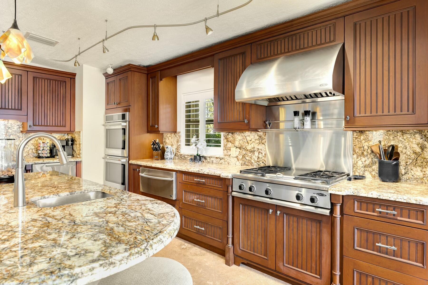 141 Canal Street Tavernier, FL 33070 - Photo 16 of 90 Kitchen