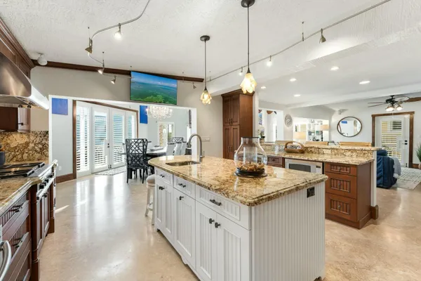 $3,600,000 | 141 Canal Street, Tavernier, FL 33070