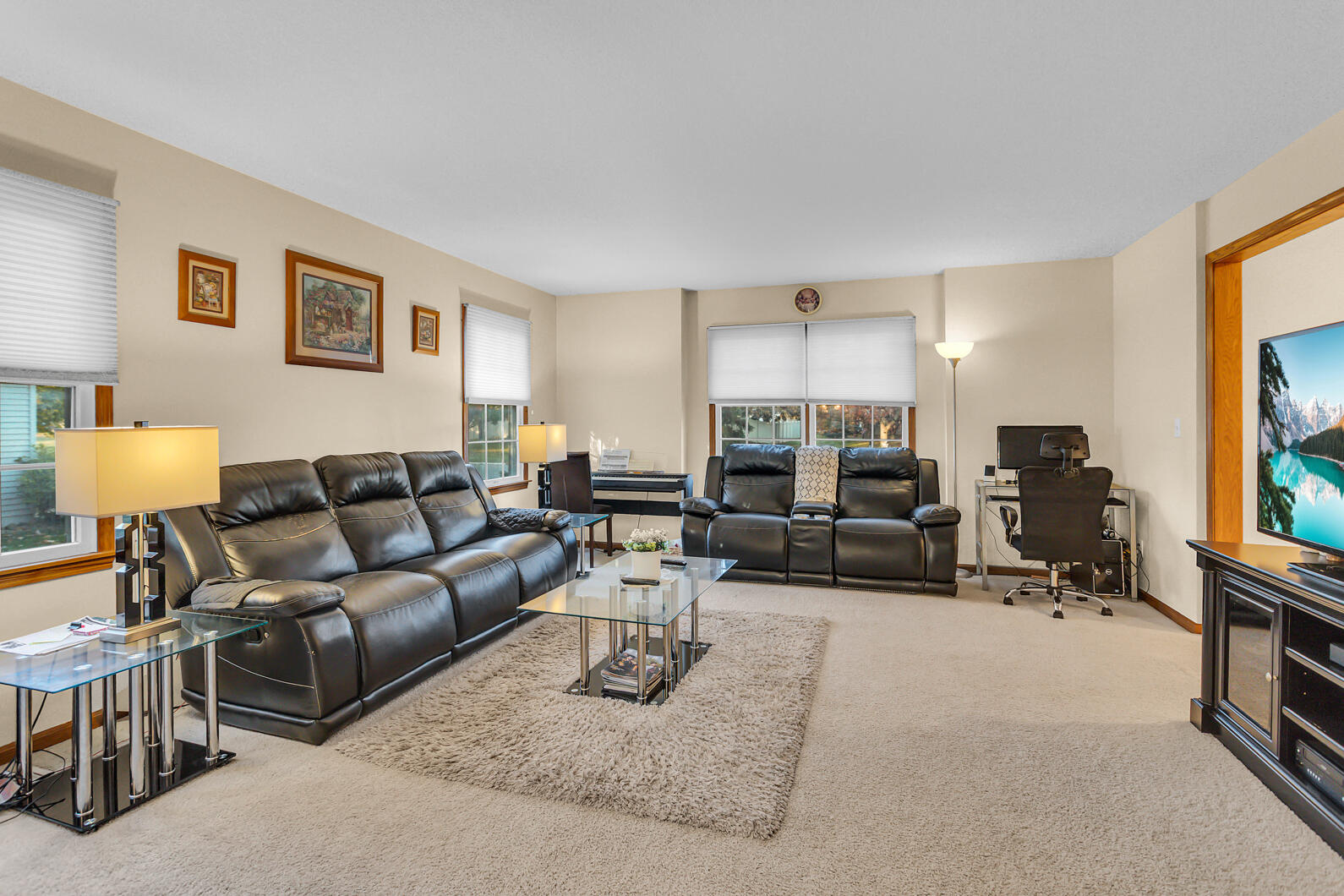 4223 Aspen Way Jackson, MI 49201 - Photo 4 of 28 Living Room