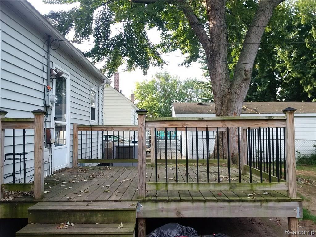 1153 Farmington Road Garden City, MI 48135 - Photo 3 of 10