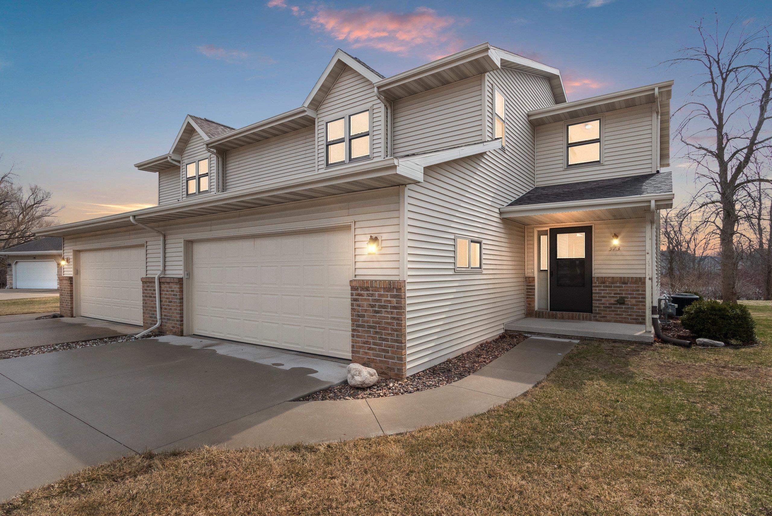 571 South 9th Street De Pere, WI 54115 - Photo 3 of 77