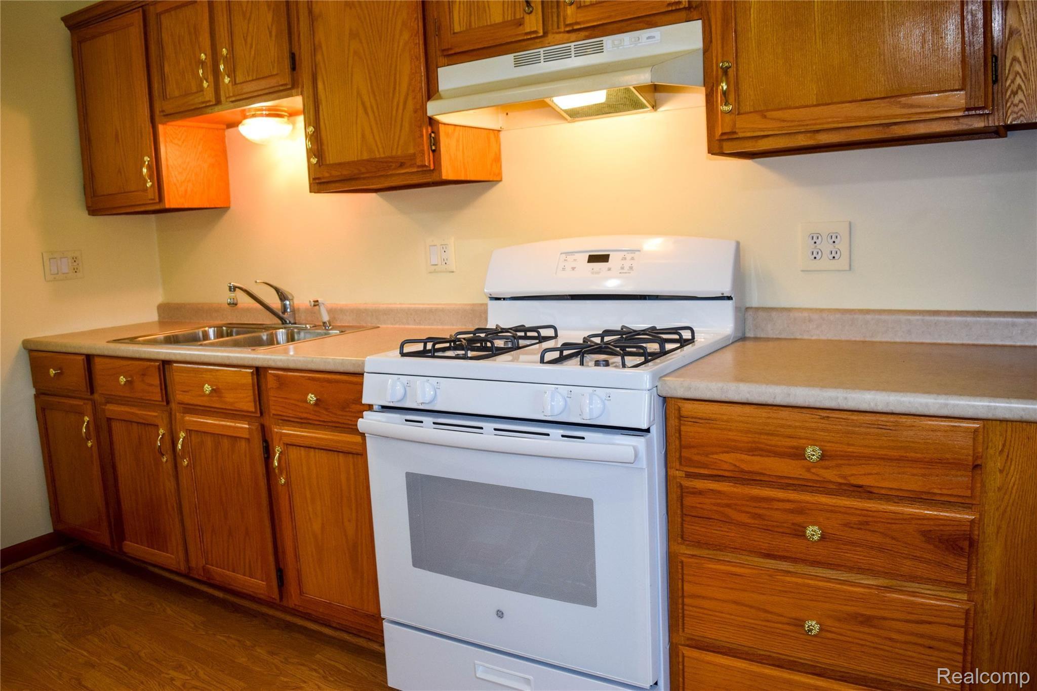 26933 Wick Road Taylor, MI 48180 - Photo 13 of 39 DSC_0468.jpg