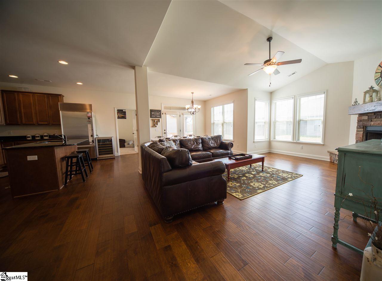 321 Stallion Road Greenville, SC 29617 - Photo 4 of 18 Gallery Image 4