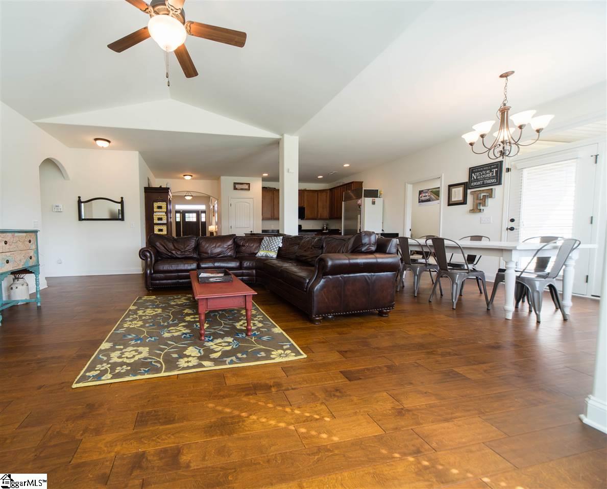 321 Stallion Road Greenville, SC 29617 - Photo 5 of 18 Gallery Image 5