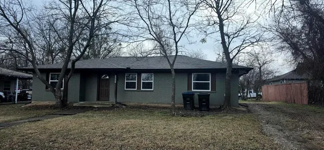 a view of a house with a yard and tree