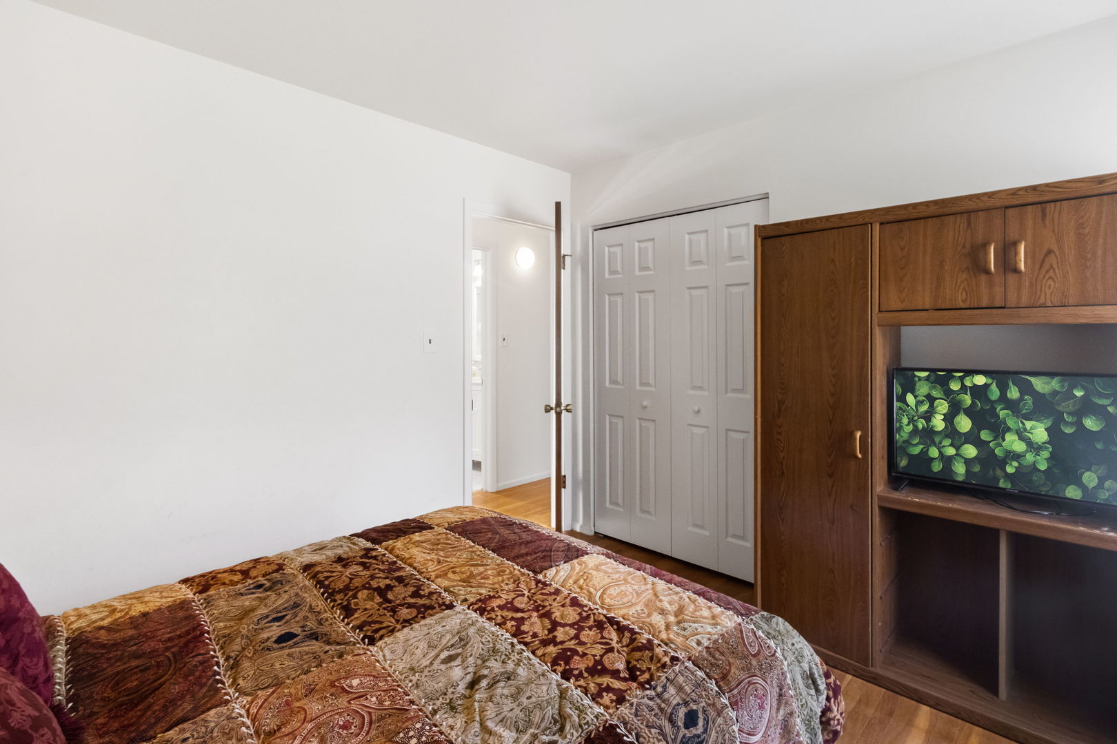586 Raupp Boulevard Buffalo Grove, IL 60089 - Photo 11 of 26 a bedroom with a bed and a dresser