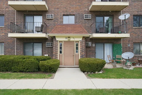 $174,000 | 940 North Rohlwing Road, Unit 201A, Addison, IL 60101