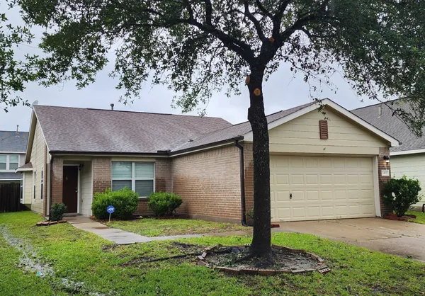 a front view of house with yard