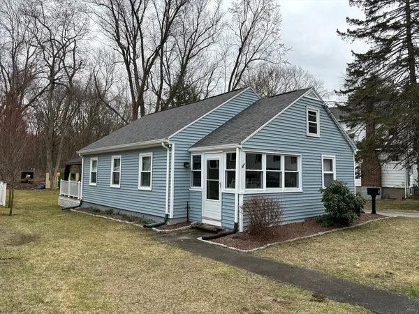 $589,999 | 20 Pinevale Avenue, Reading, MA 01867