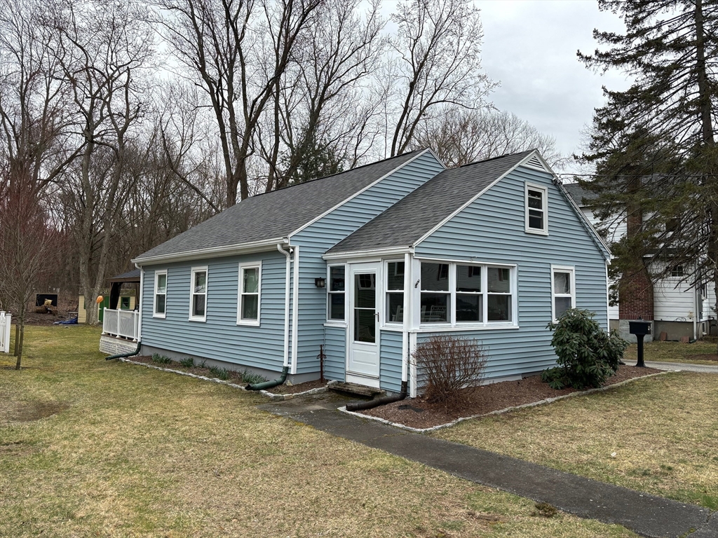 20 Pinevale Avenue Reading, MA 01867 - Photo 1 of 11