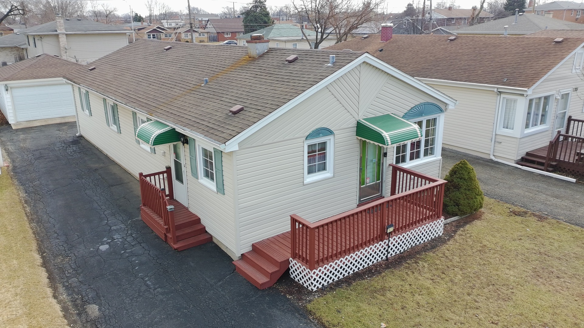 7827 Meade Avenue Burbank, IL 60459 - Photo 2 of 15