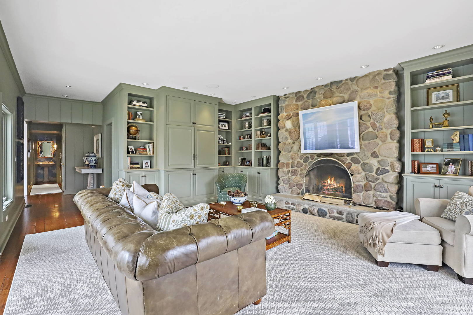 138 East Sheridan Road Lake Bluff, IL 60044 - Photo 13 of 39 a living room with furniture and a fireplace