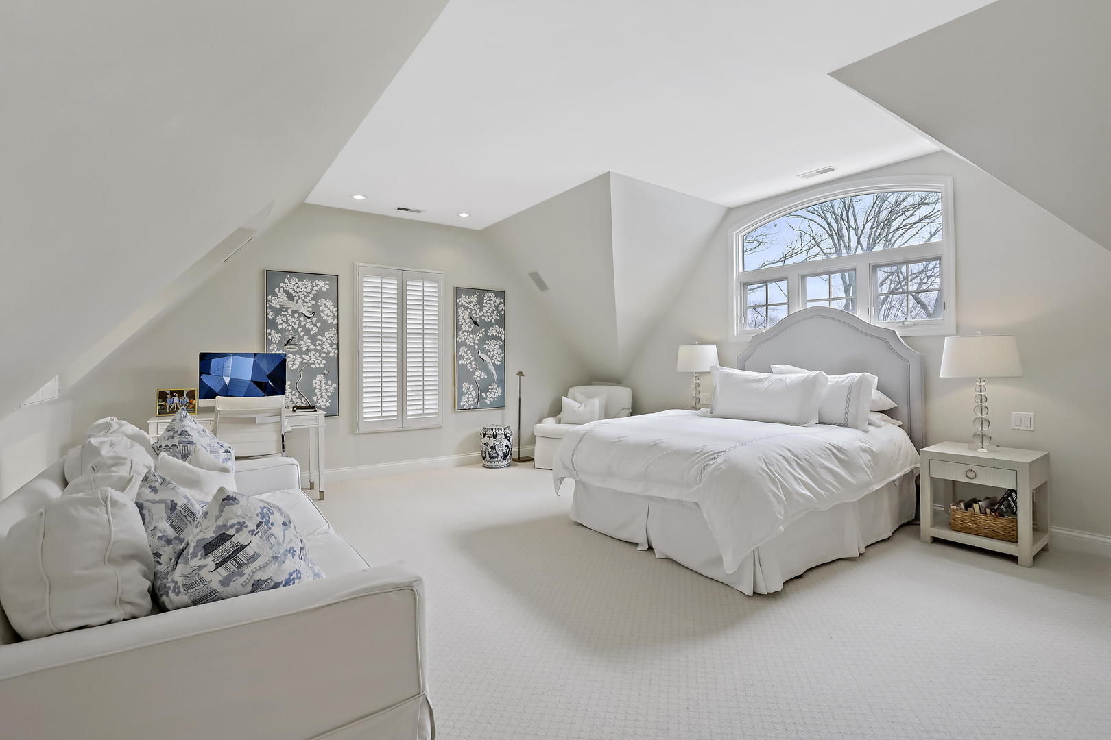 138 East Sheridan Road Lake Bluff, IL 60044 - Photo 21 of 39 a bedroom with a bed and a couch