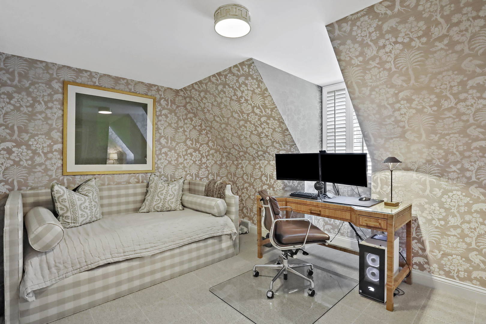 138 East Sheridan Road Lake Bluff, IL 60044 - Photo 27 of 39 a bedroom with a bed and a flat screen tv