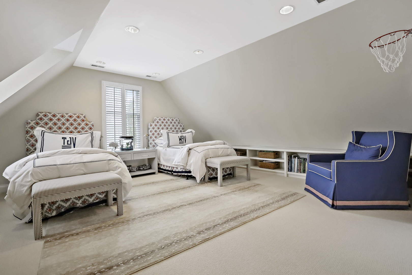 138 East Sheridan Road Lake Bluff, IL 60044 - Photo 28 of 39 a spacious bedroom with a bed and window