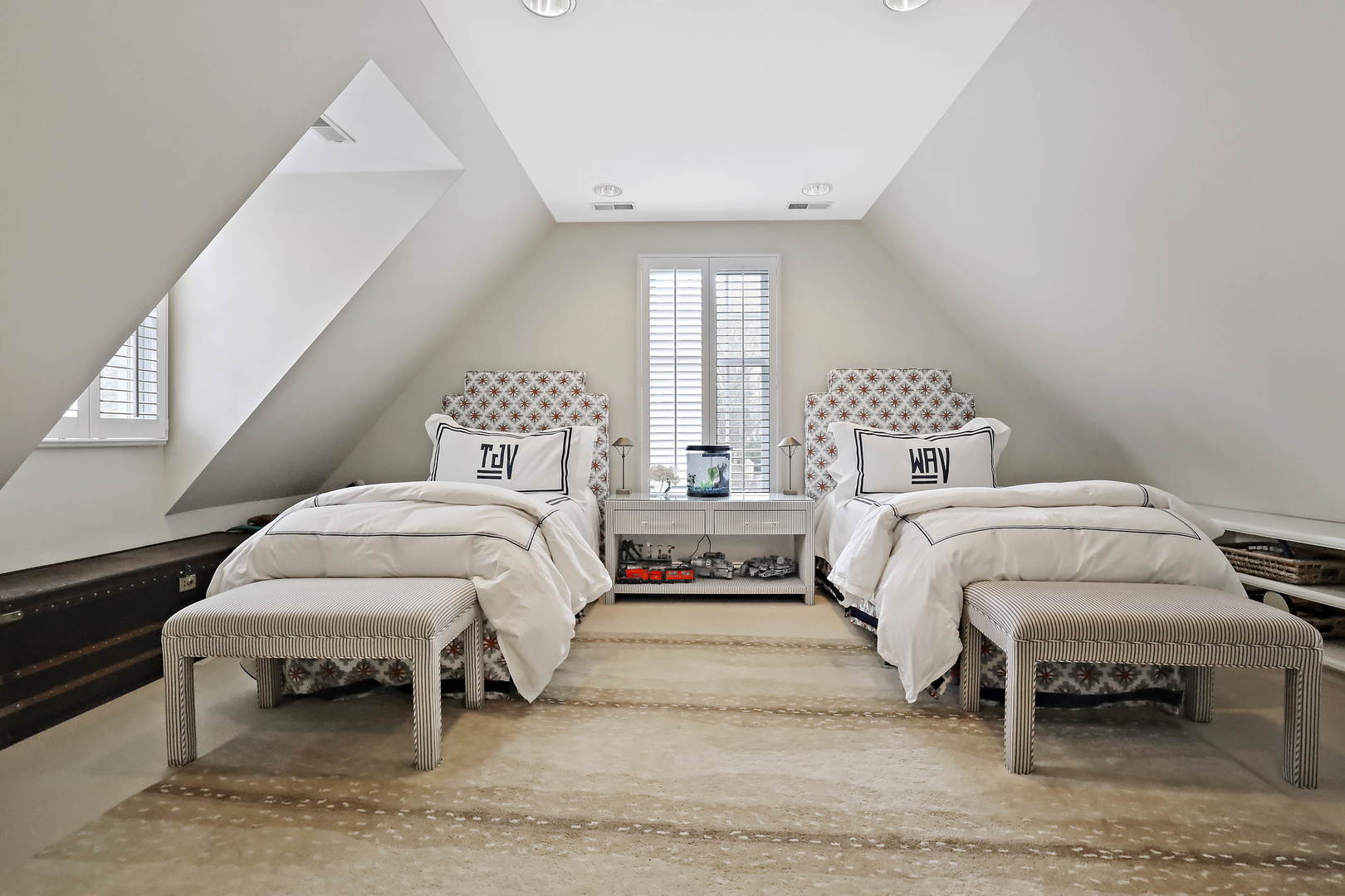 138 East Sheridan Road Lake Bluff, IL 60044 - Photo 29 of 39 a bedroom with a bed and a window