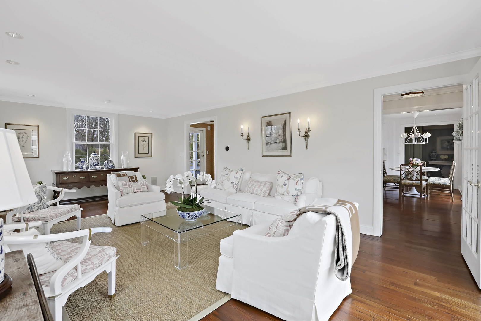 138 East Sheridan Road Lake Bluff, IL 60044 - Photo 3 of 39 a living room with furniture and wooden floor