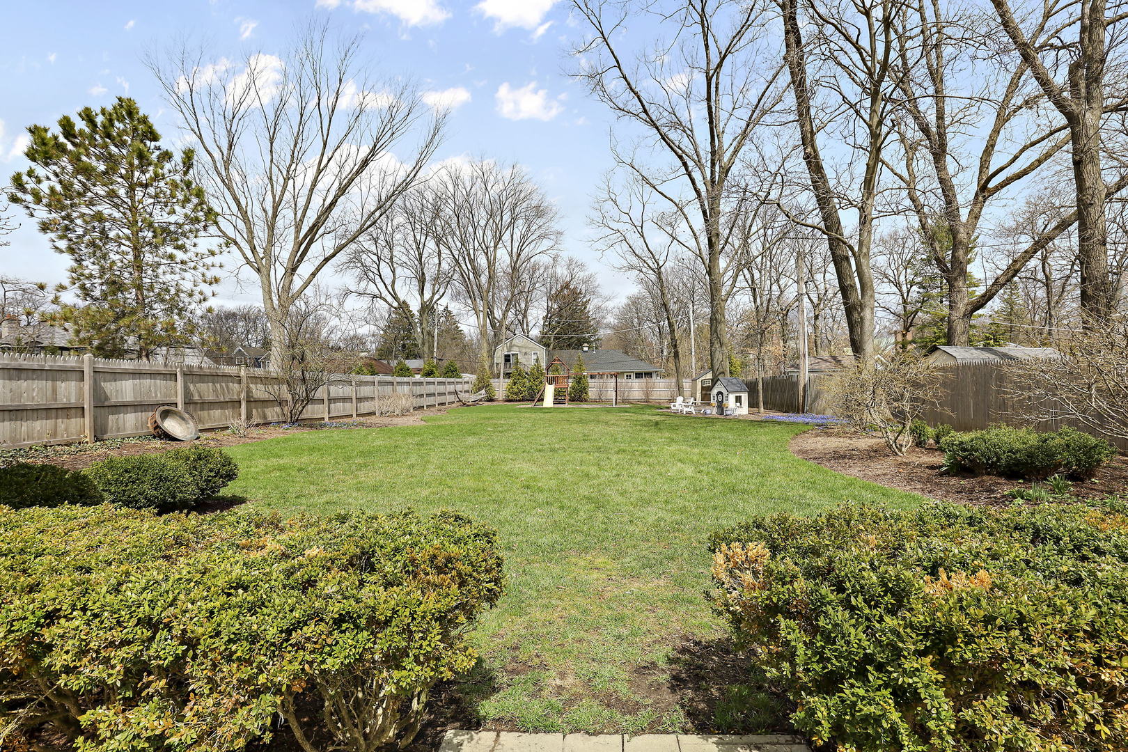 138 East Sheridan Road Lake Bluff, IL 60044 - Photo 31 of 39 a view of yard with tree s