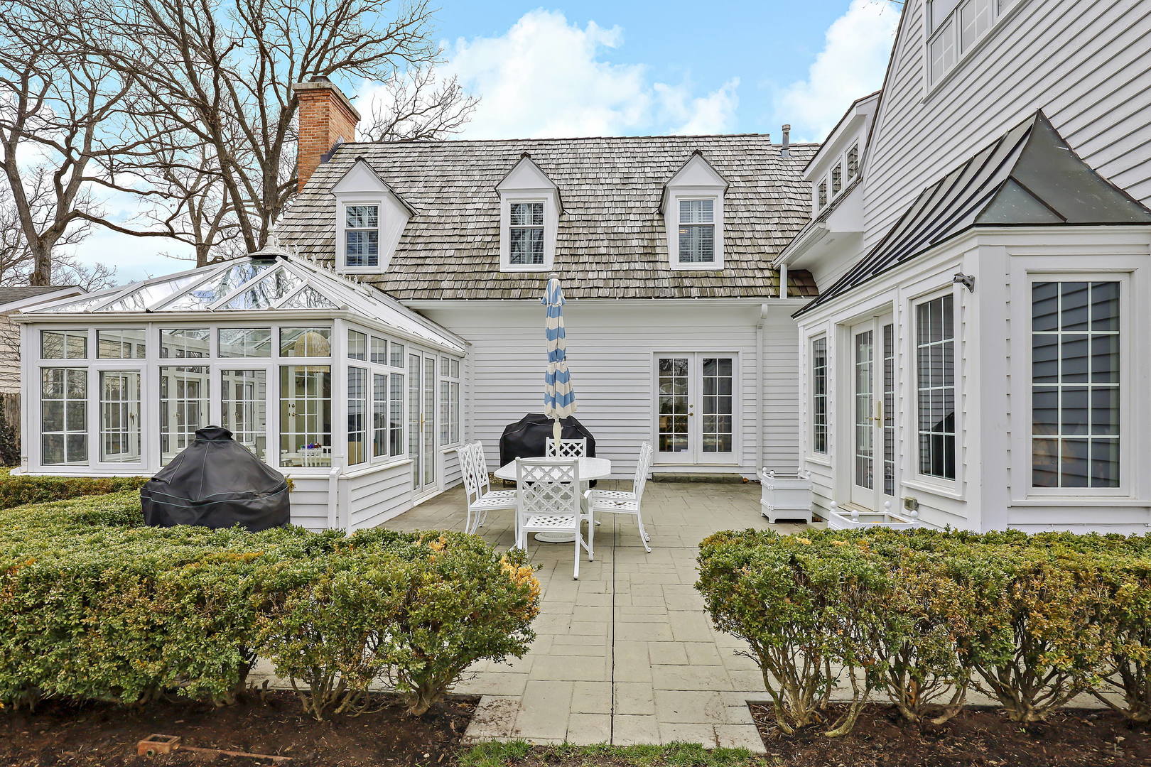 138 East Sheridan Road Lake Bluff, IL 60044 - Photo 34 of 39 a front view of a house with large garden