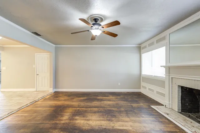 an empty room with closet and a ceiling fan