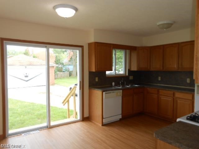 1183 Irene Road Lyndhurst, OH 44124 - Photo 4 of 22 Gallery Image 4