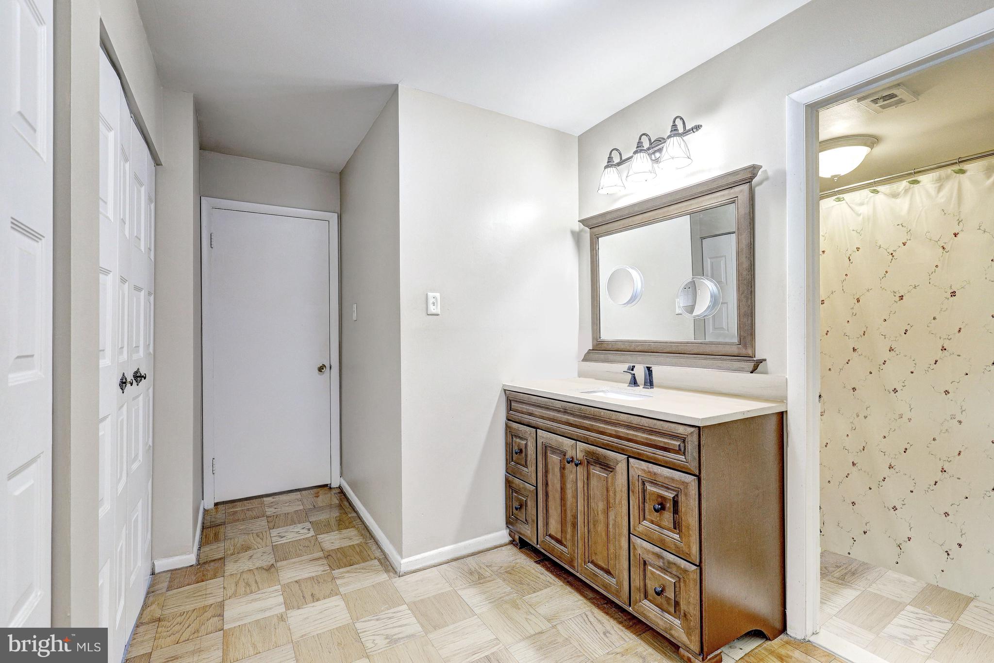 5245 West Running Brook Road, Unit 301 Columbia, MD 21044 - Photo 15 of 36 Primary Full Bath