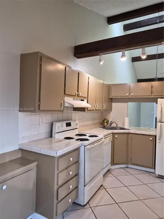 $2,000 | 1752 Northwest 74th Avenue, Unit 18, Plantation, FL 33313