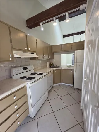 $2,000 | 1752 Northwest 74th Avenue, Unit 18, Plantation, FL 33313