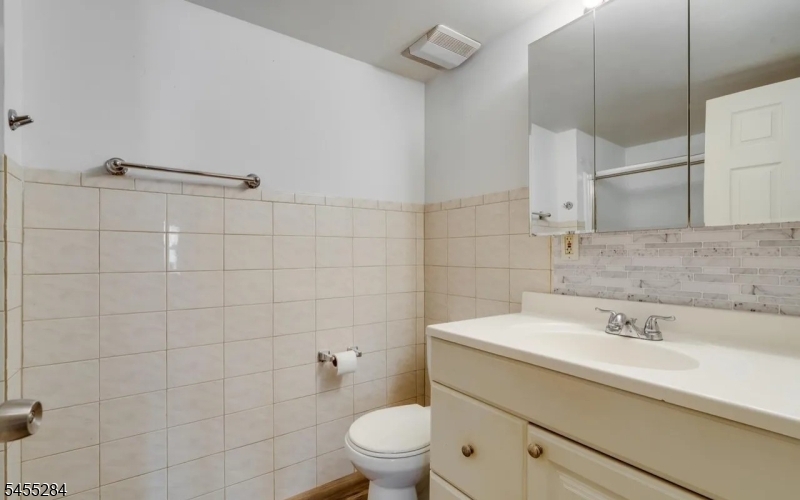 217 Edpas Road New Brunswick, NJ 08901 - Photo 13 of 13 Gallery Image 13