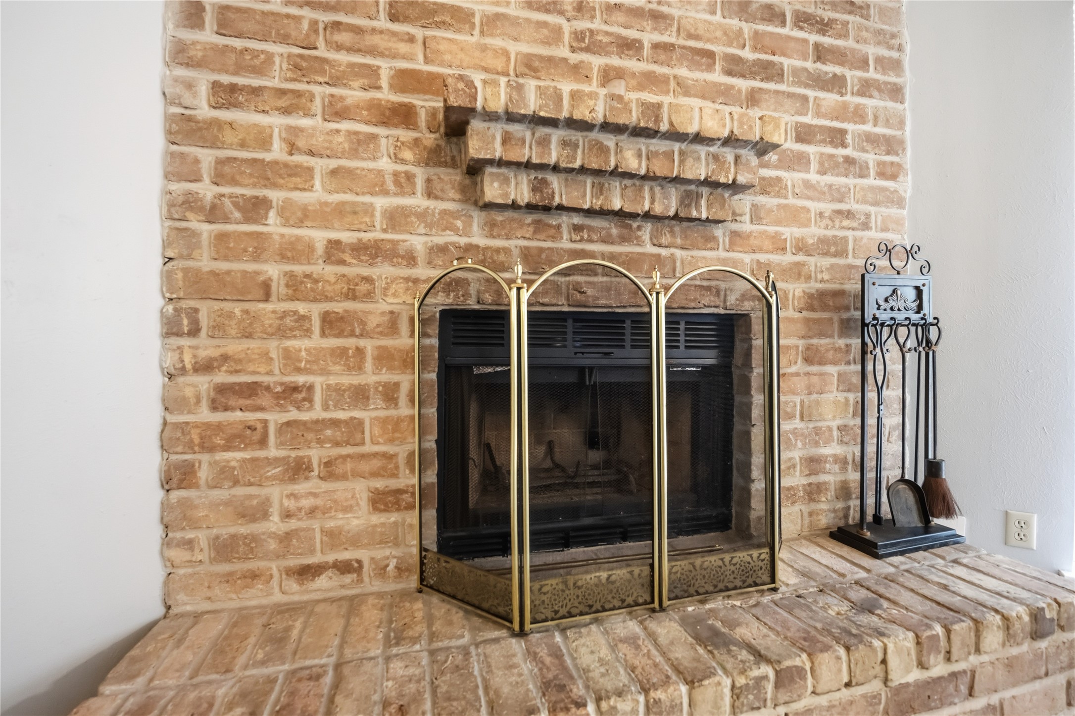 2907 West Greens Road Houston, TX 77067 - Photo 11 of 29 Fireplace