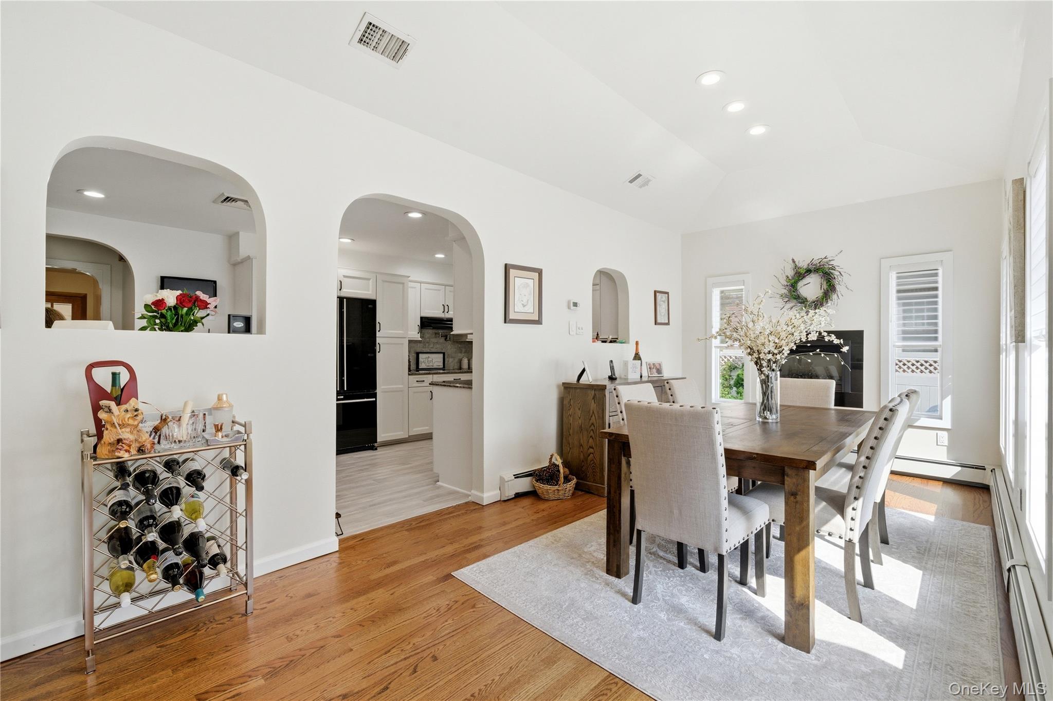 82 Sunset Road Bay Shore, NY 11706 - Photo 19 of 38
