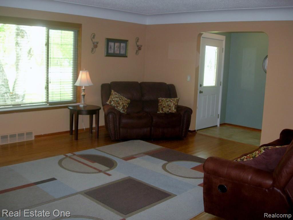 14100 Reeck Road Southgate, MI 48195 - Photo 16 of 46 DSCN3756.jpg